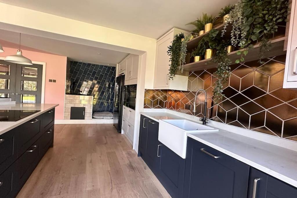 Formby, Spacious True Bungalow Steps From Beach Exterior foto